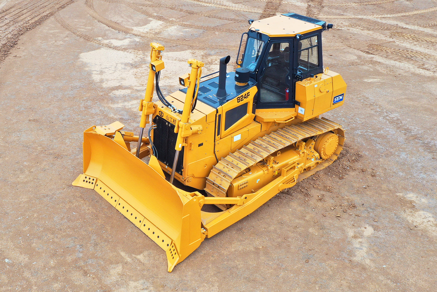 SEM 824F BULLDOZER