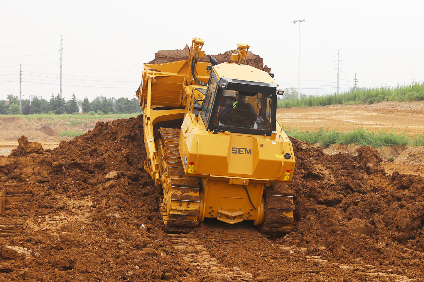 SEM 824F BULLDOZER