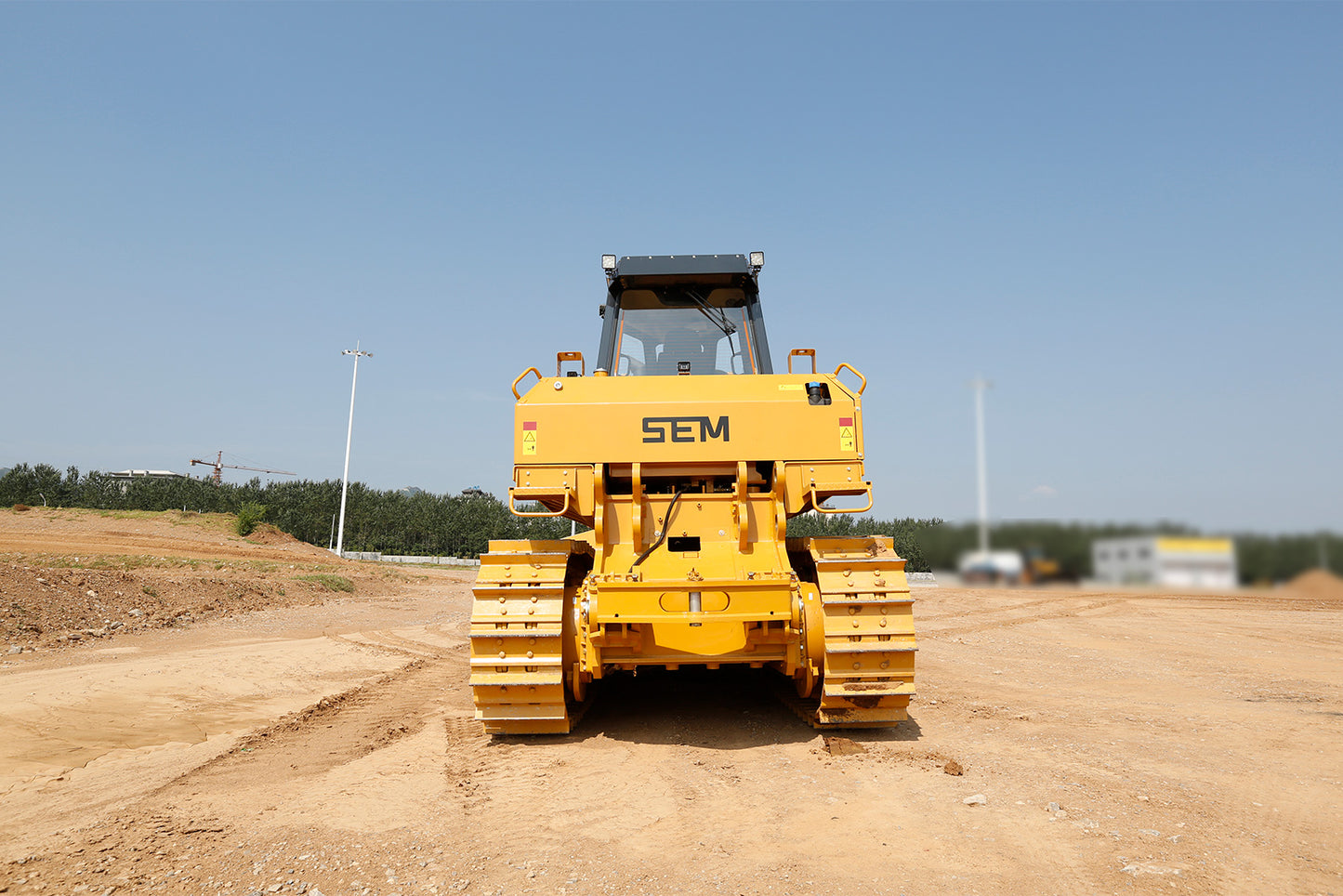 SEM 832F BULLDOZER