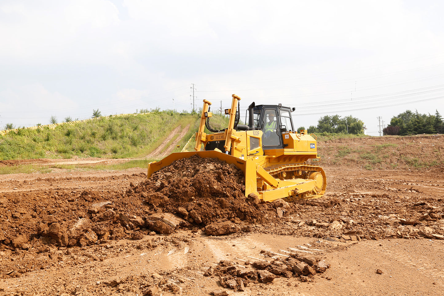 SEM 832F BULLDOZER