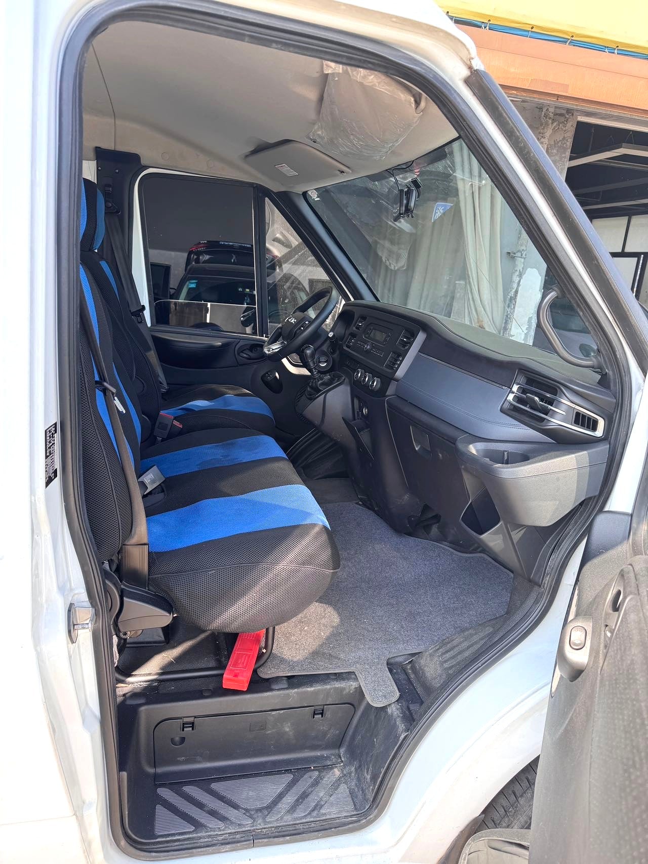 Used JMC Fushun 2022 2.0T Diesel Multi-Purpose Passenger Vehicle Short Wheelbase Low Roof 6-seat (JX4D20A6H) Manual