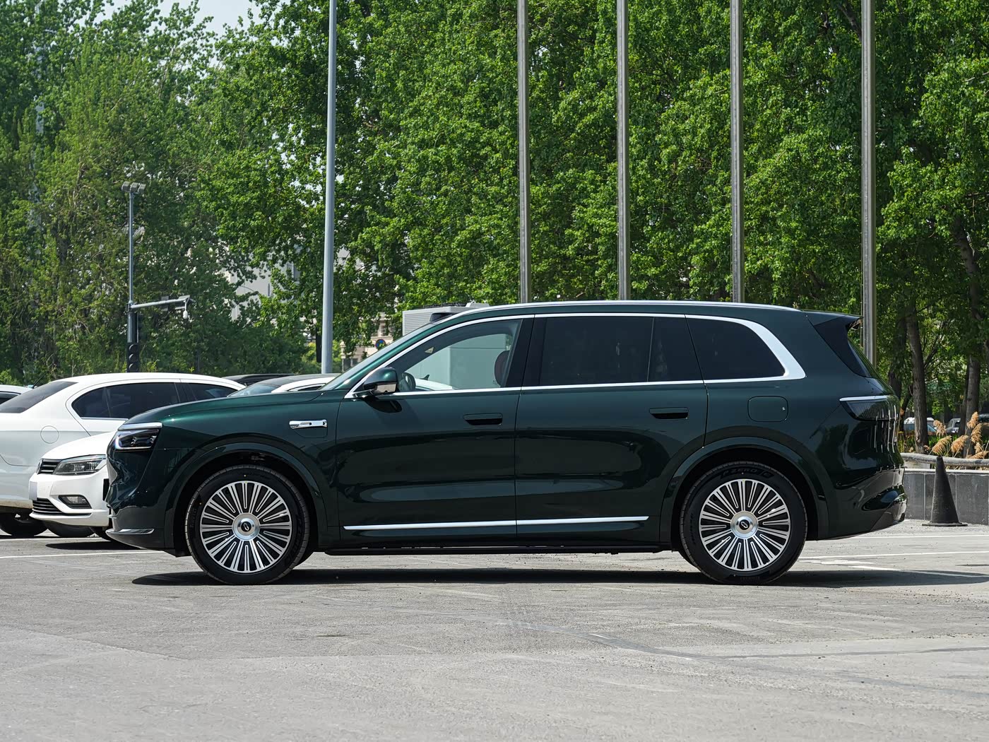 HIMA Aito M8 2025 Extended-Range Max Version (37kWh, 6-Seater)