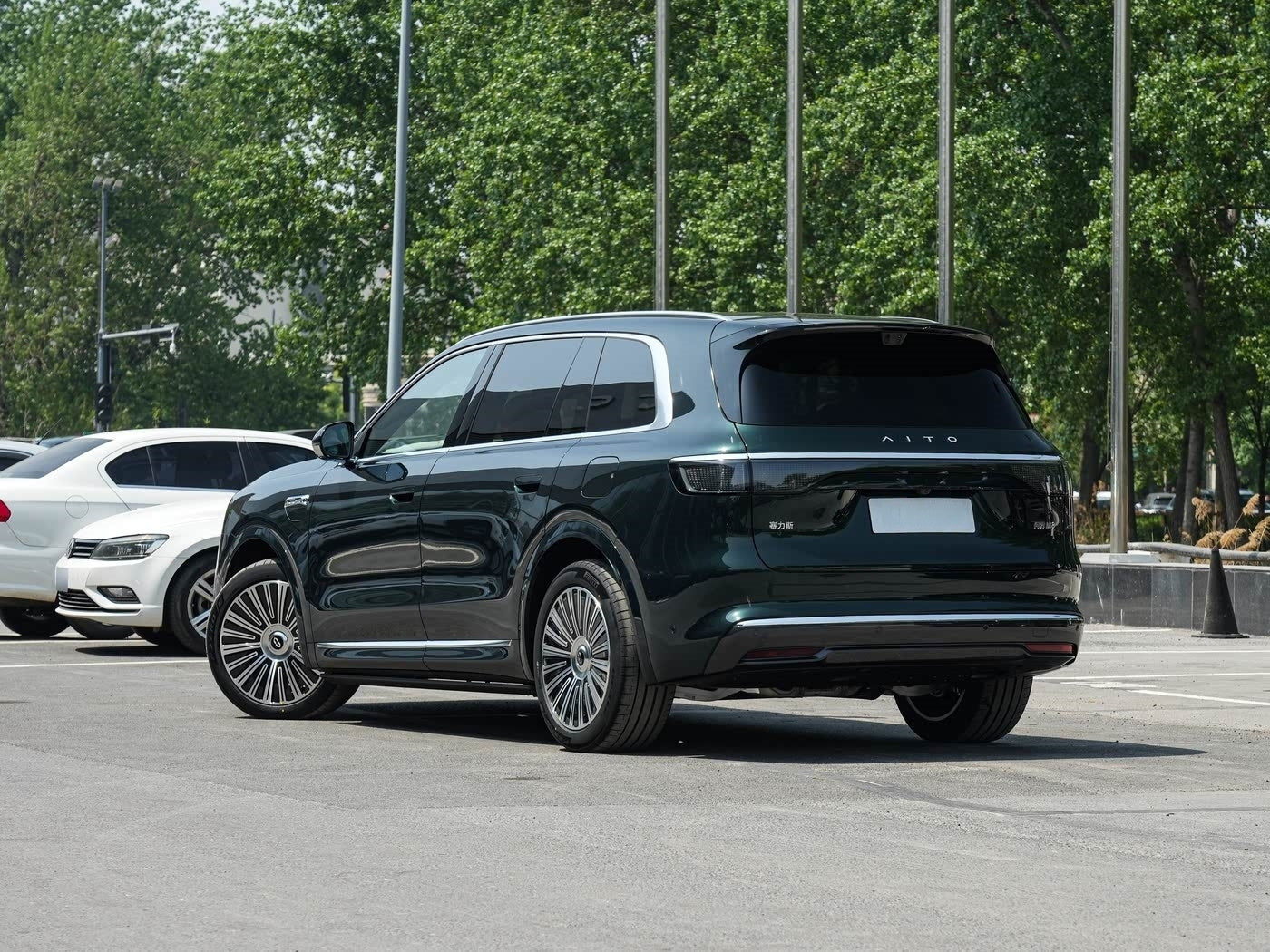 HIMA Aito M8 2025 Extended-Range Max Version (37kWh, 6-Seater)