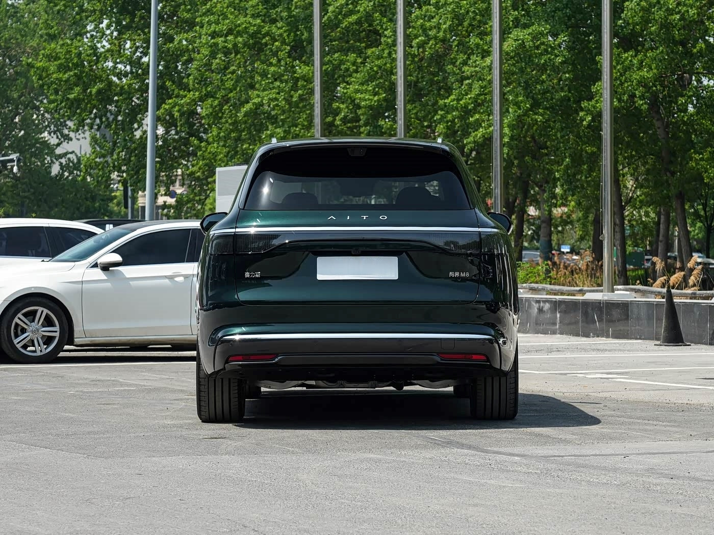 HIMA Aito M8 2025 Extended-Range Max Version (37kWh, 6-Seater)