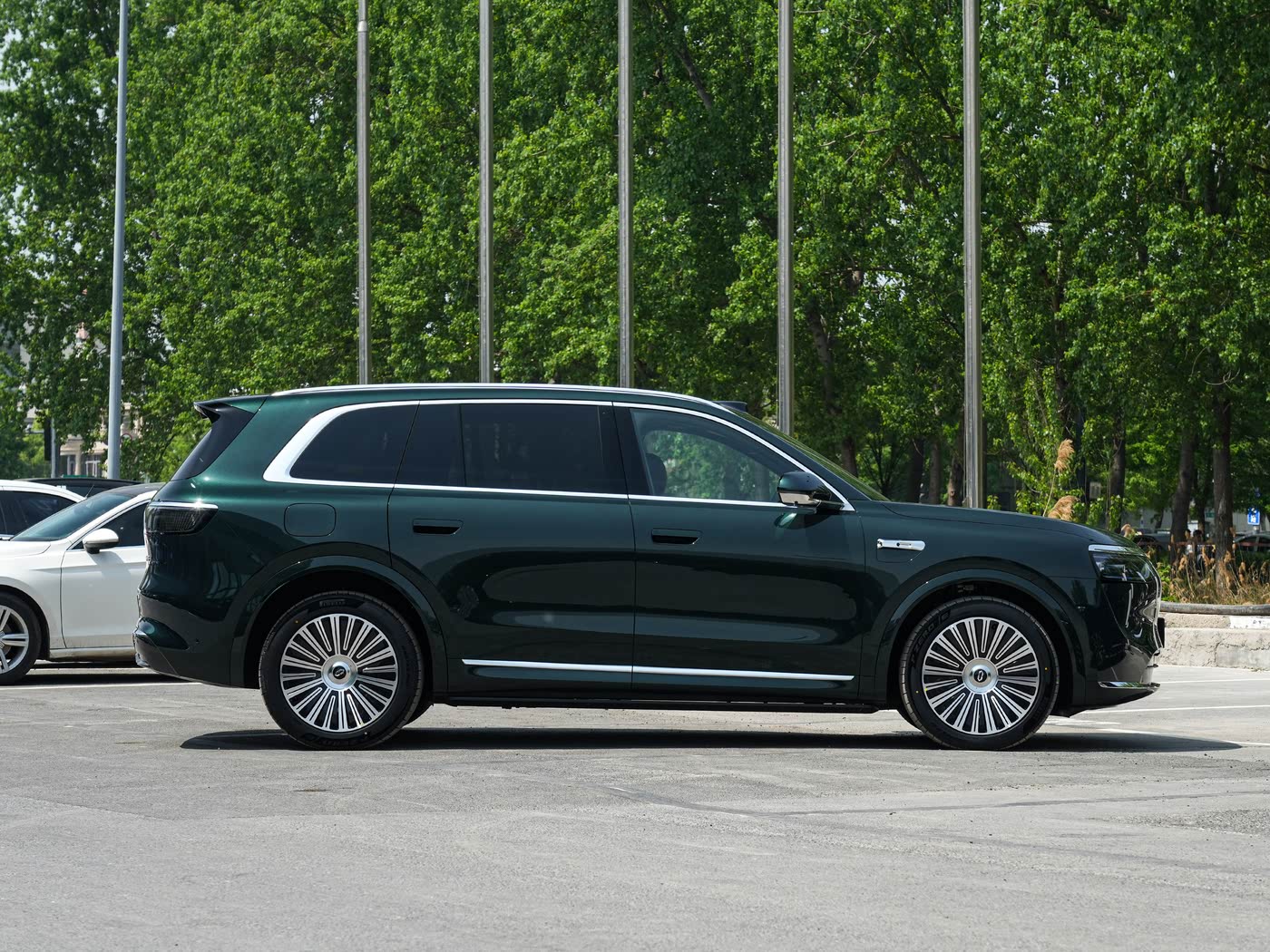 HIMA Aito M8 2025 Extended-Range Max Version (37kWh, 6-Seater)