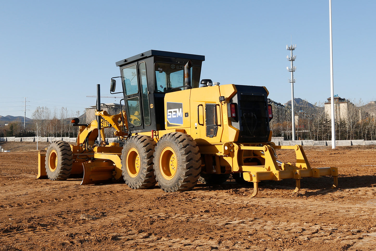 SEM 919F MOTOR GRADER