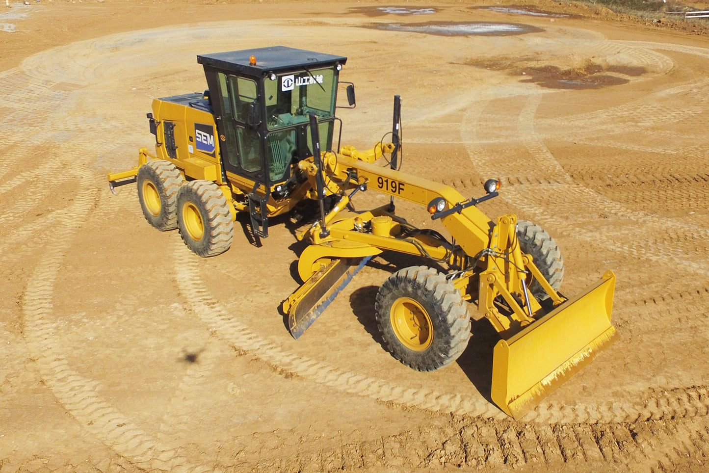 SEM 919F MOTOR GRADER