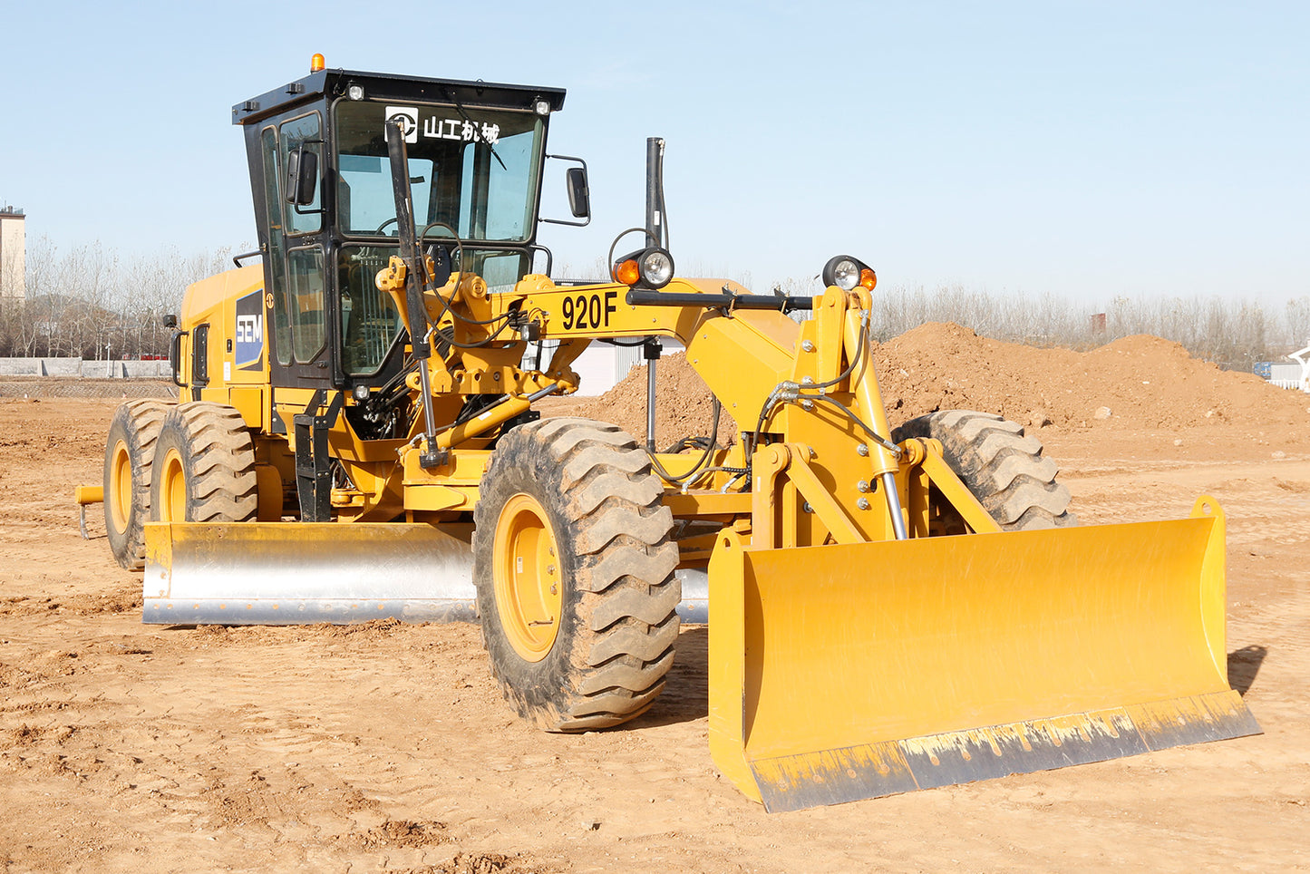 SEM 920F MOTOR GRADER