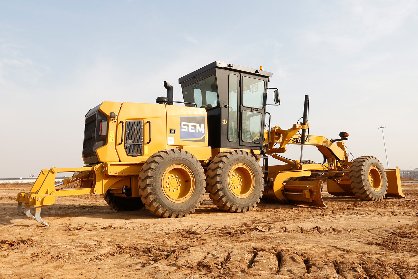 SEM 922F MOTOR GRADER