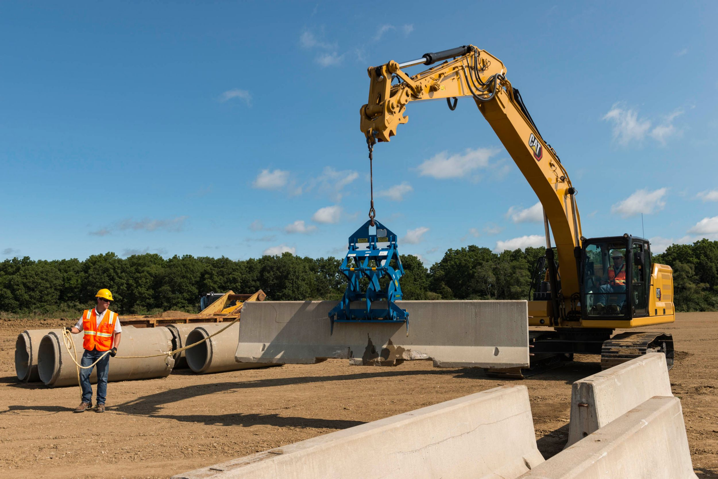 CAT 320  EXCAVATOR