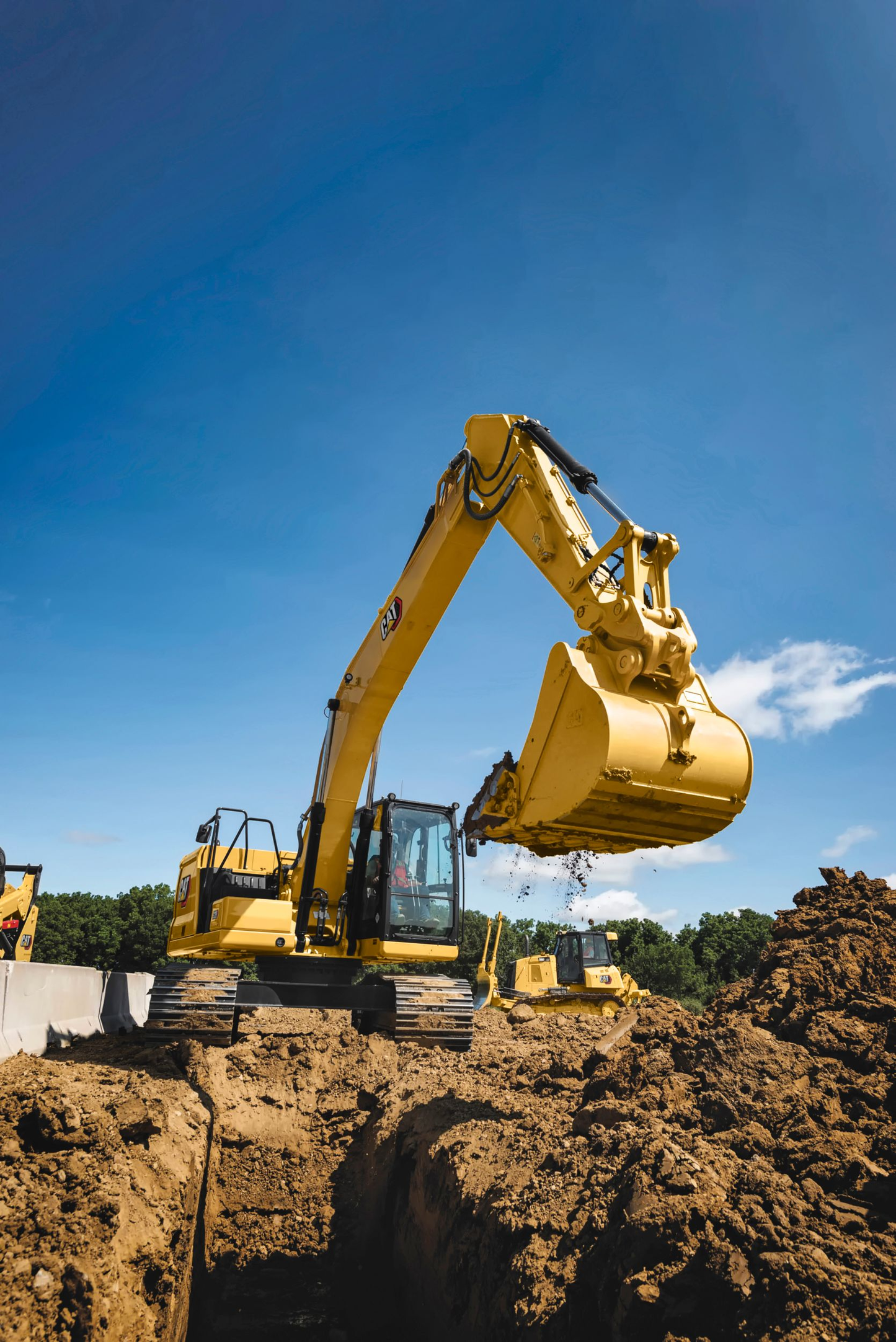 CAT 320  EXCAVATOR