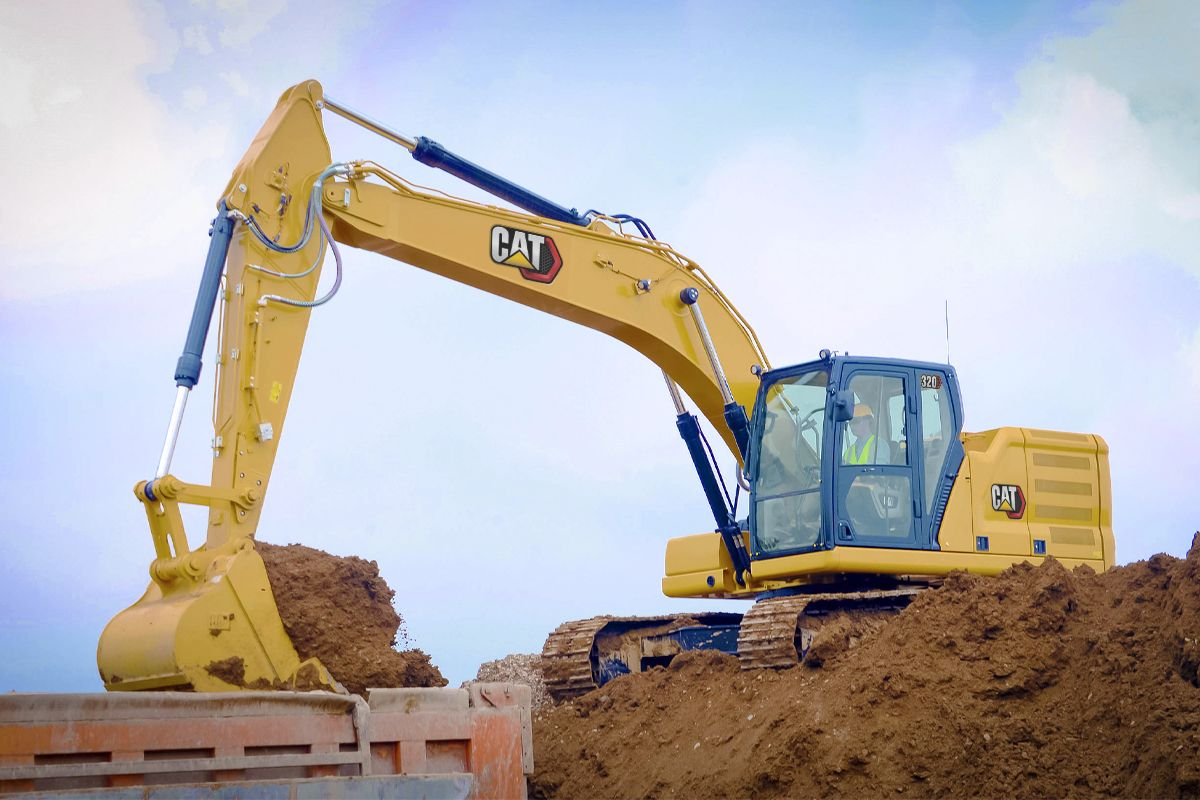 CAT 320  EXCAVATOR