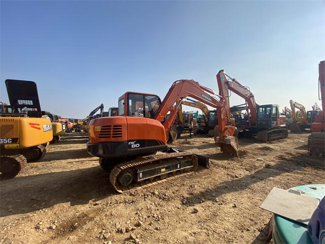 USED DOOSAN DX80 EXCAVATOR