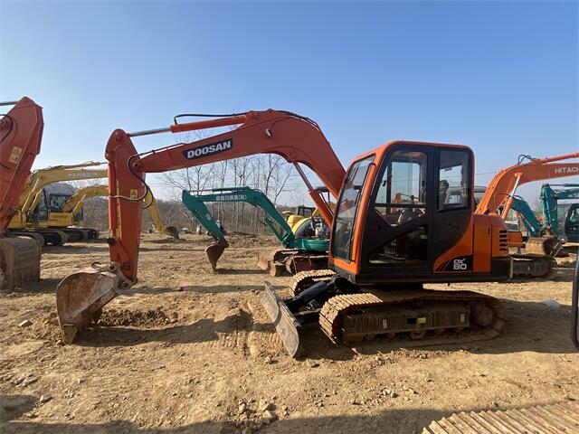 USED DOOSAN DX80 EXCAVATOR