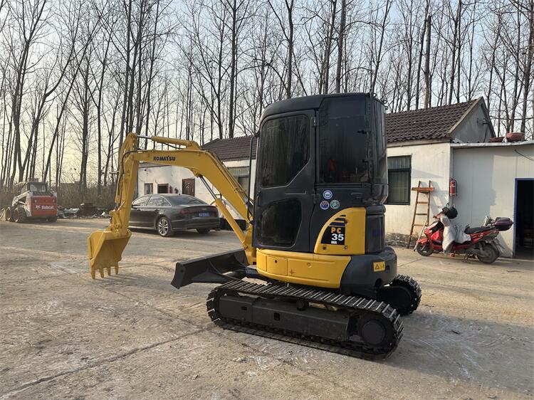 USED KOMATSU PC35 EXCAVATOR