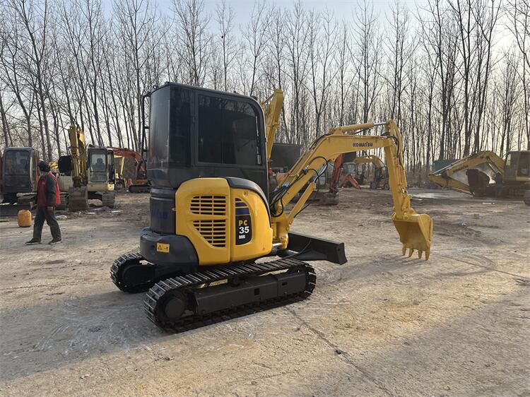 USED KOMATSU PC35 EXCAVATOR