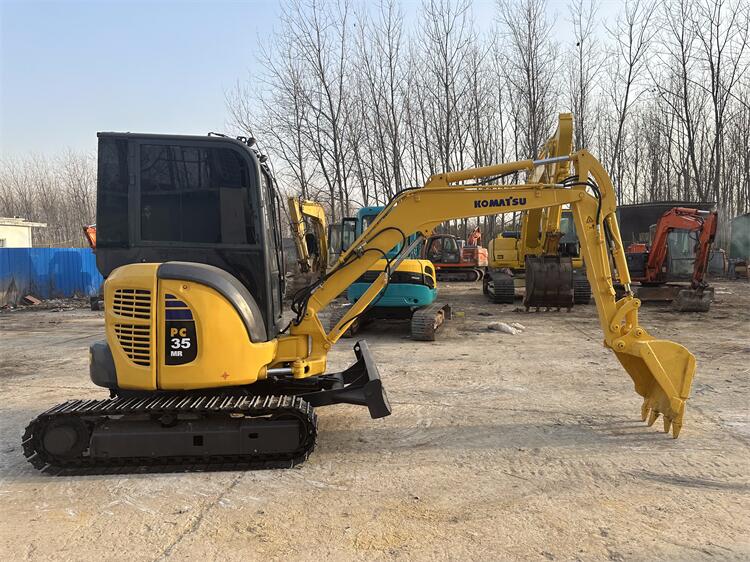 USED KOMATSU PC35 EXCAVATOR