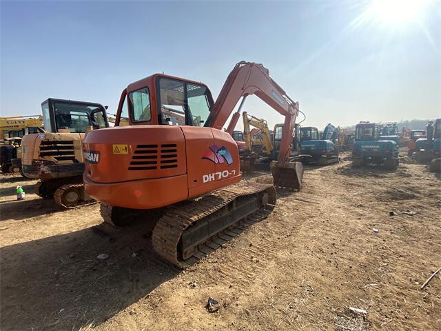 USED DOOSAN DH70-7 EXCAVATOR