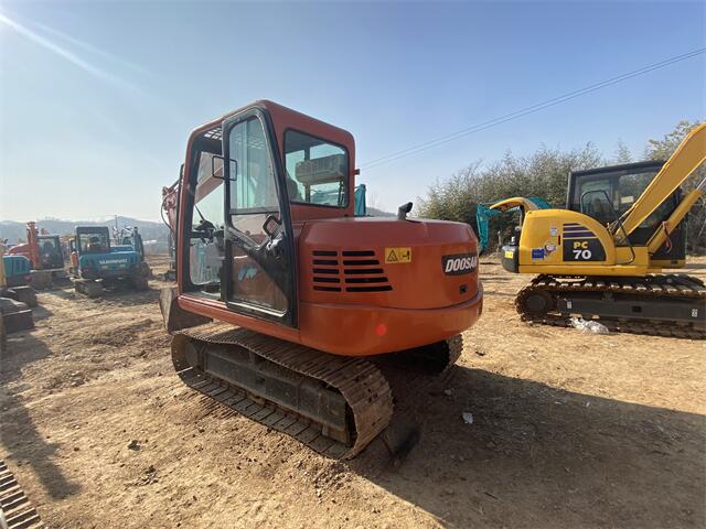 USED DOOSAN DH70-7 EXCAVATOR