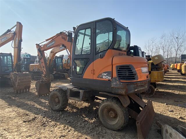 USED DOOSAN DX60W EXCAVATOR