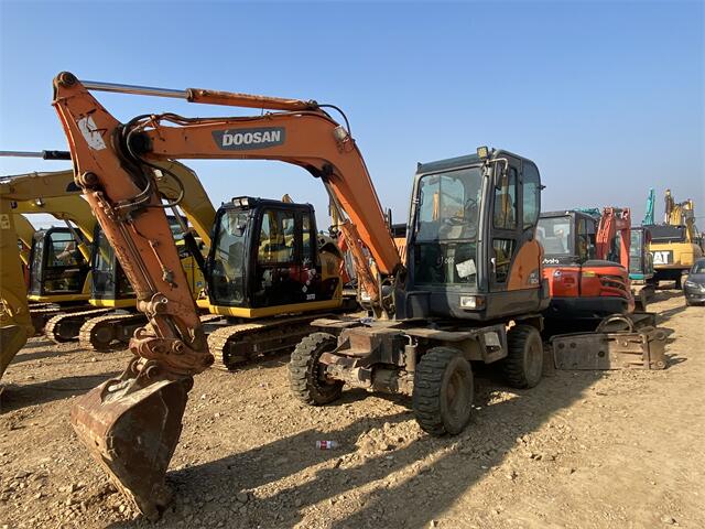 USED DOOSAN DX60W EXCAVATOR