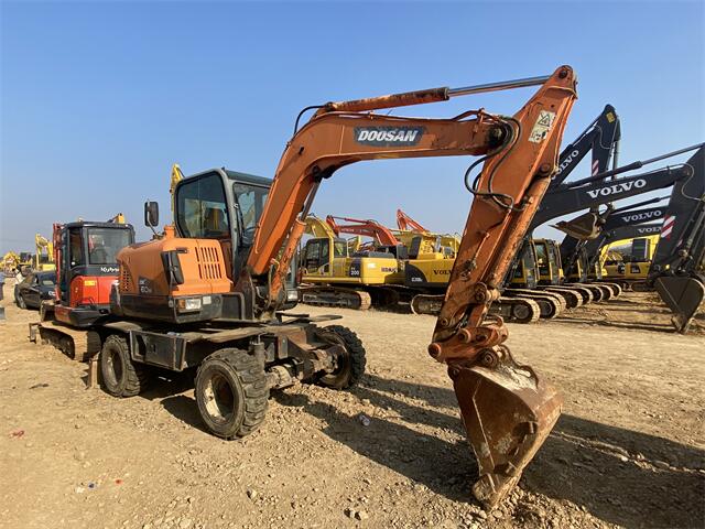 USED DOOSAN DX60W EXCAVATOR