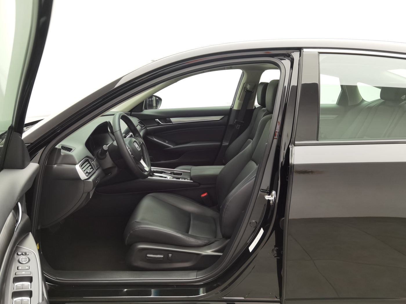 Used Honda Accord 2022 1.5T 260TURBO CVT Luxury Edition dashboard view for China car export