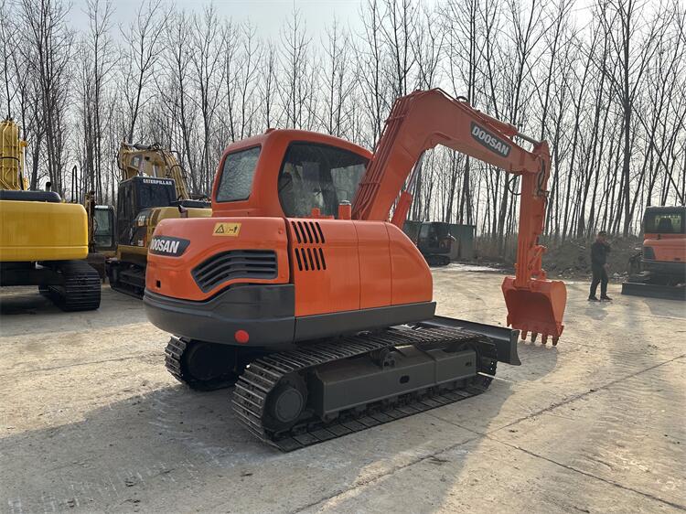 USED DOOSAN DX75 EXCAVATOR