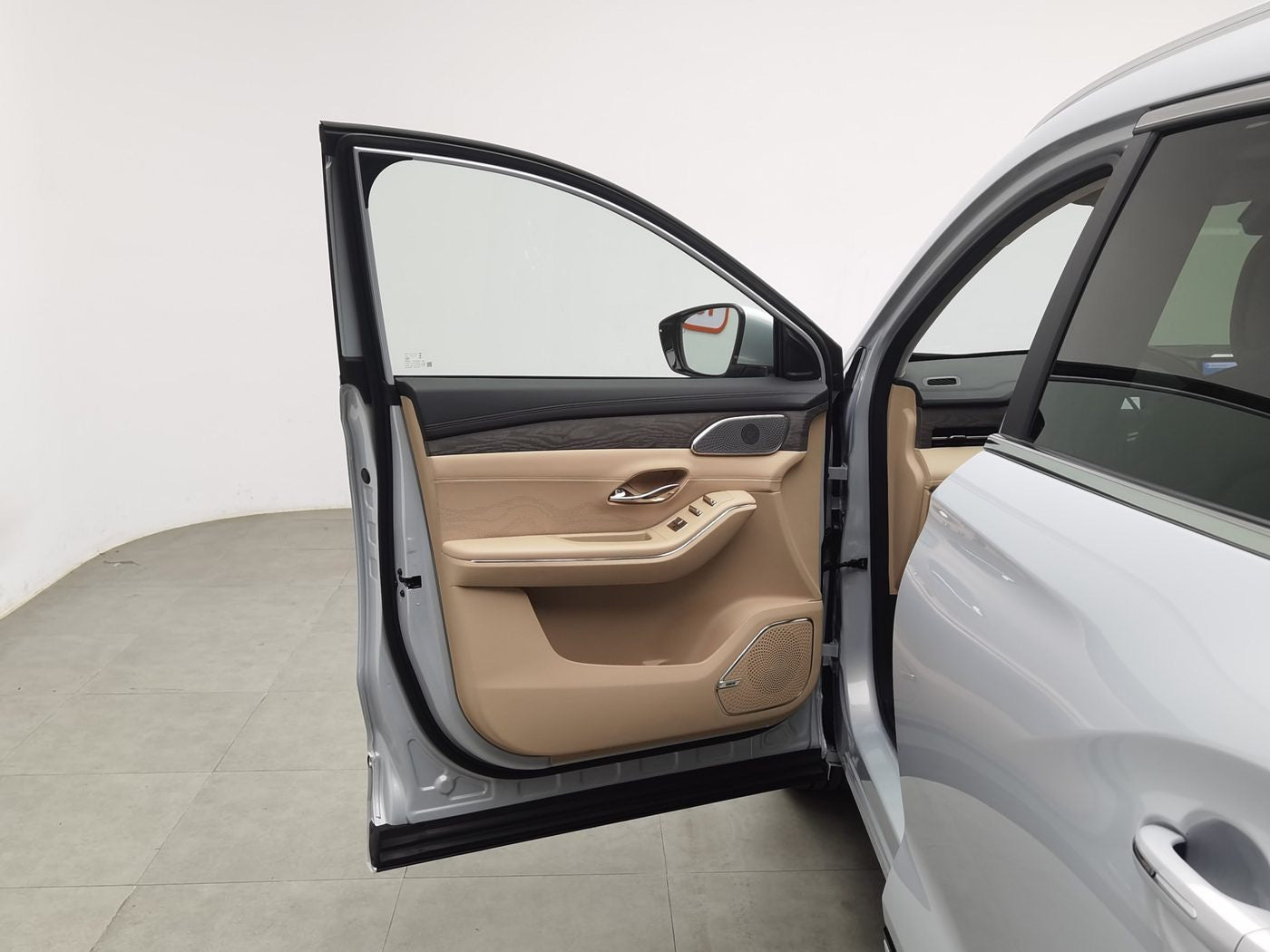 Used Jetour Shanhai L9 2025 1.5TD 2DHT Flagship 6-seater Plug-in Hybrid rear view for China car export