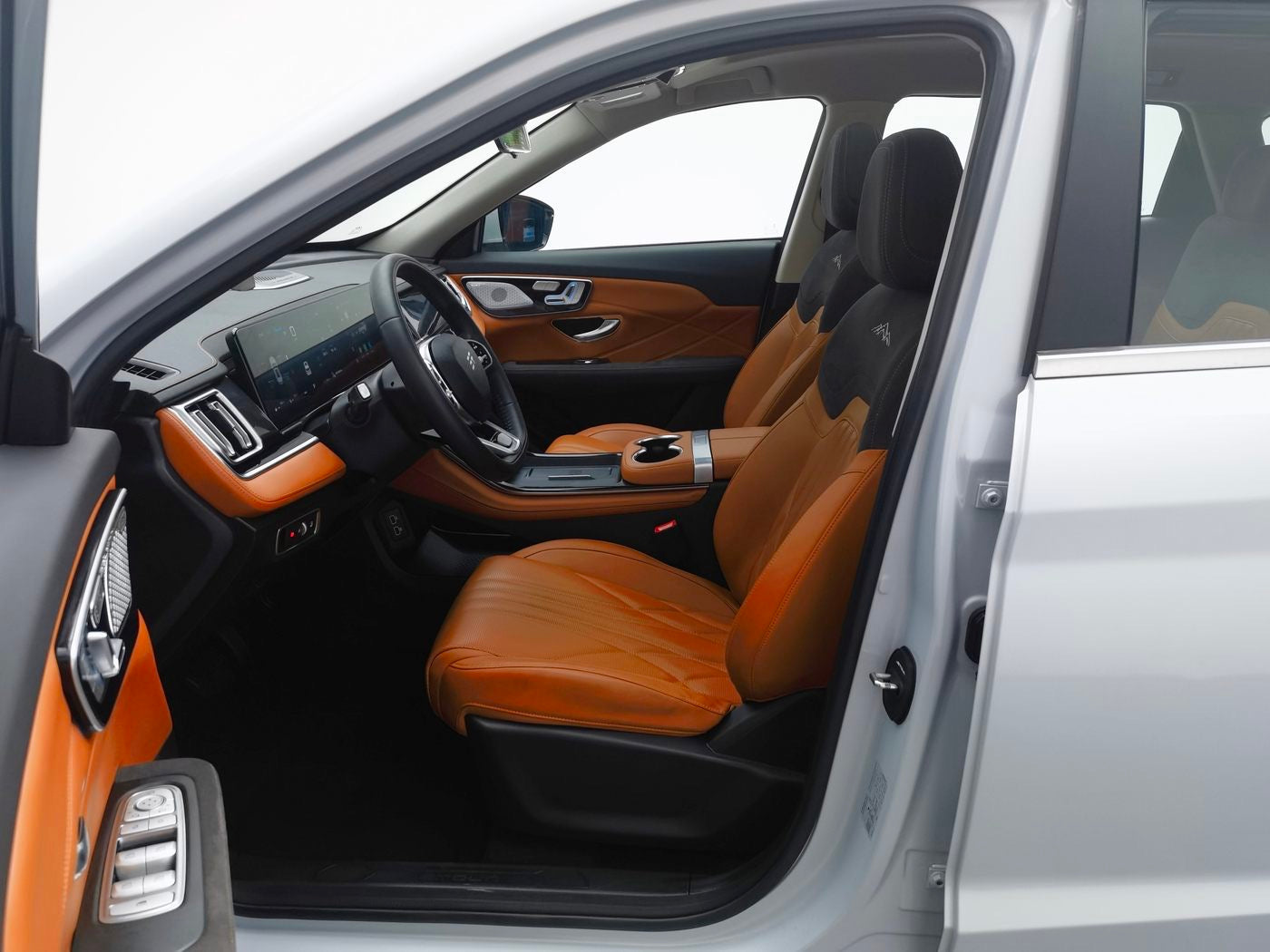 Used Jetour Shanhai L7 2024 1.5T 120km ULTRA 7-seater Plug-in Hybrid dashboard view for China car export