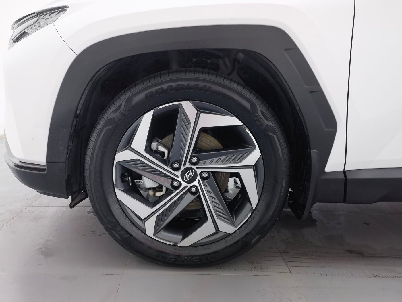 Used 2021 Hyundai Tucson L 1.5T DCT LUX Premium Edition side view for China car export