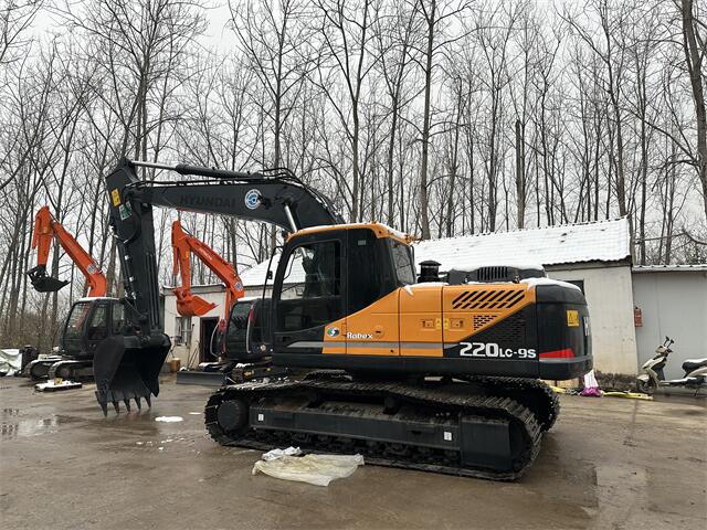 USED HYUNDAI R220LC-9S EXCAVATOR