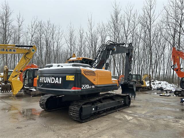 USED HYUNDAI R220LC-9S EXCAVATOR