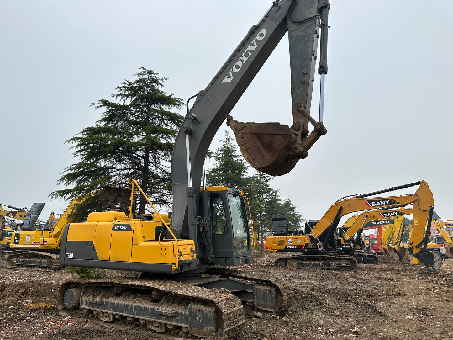 USED VOLVO EC210D EXCAVATOR