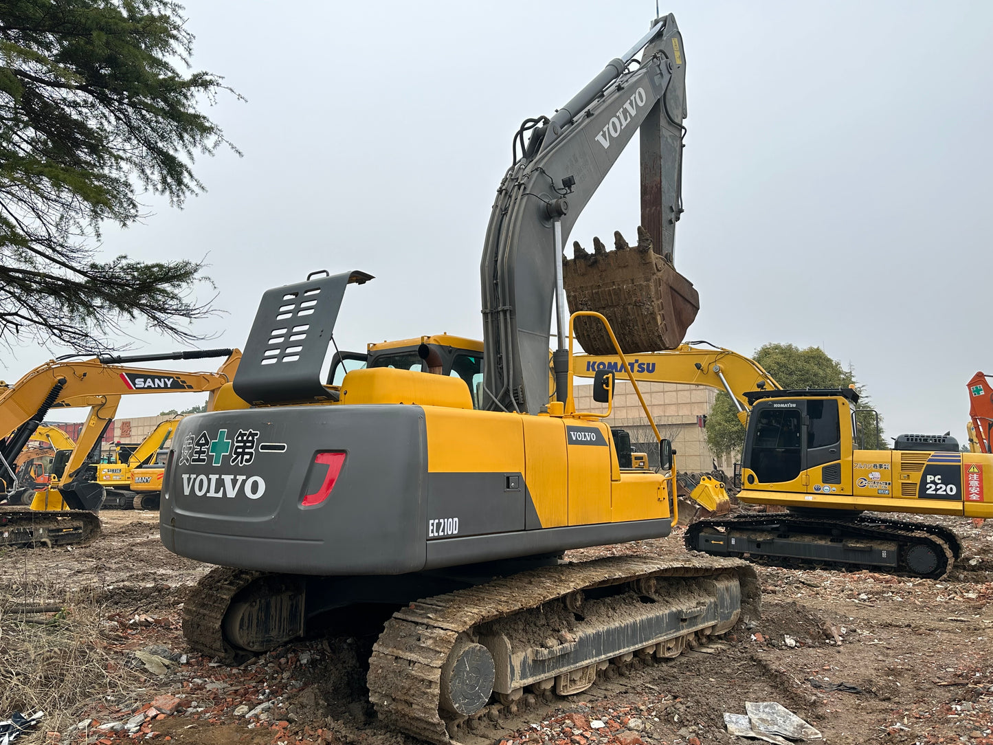 USED VOLVO EC210D EXCAVATOR