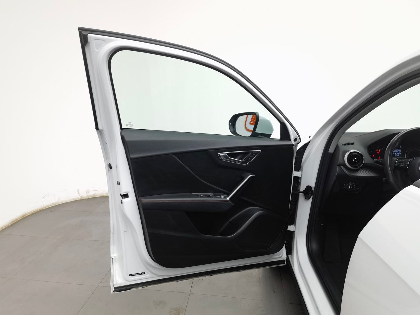 Used Audi Q2L 2022 1.4T 35TFSI Dynamic Edition interior photo for China car export