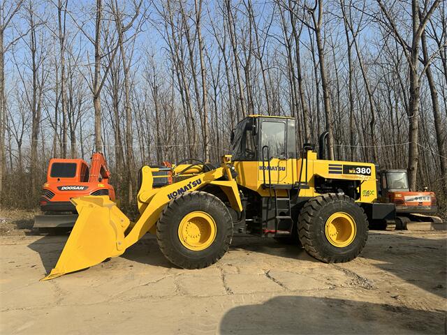 USED KOMATSU WA380-3 LOADER