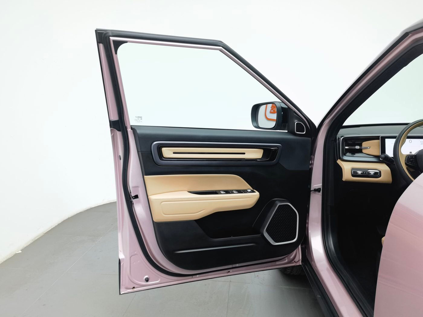 Used Geely ICON 2023 Model 1.5T Chocolate Mellow Edition interior photo for China car export