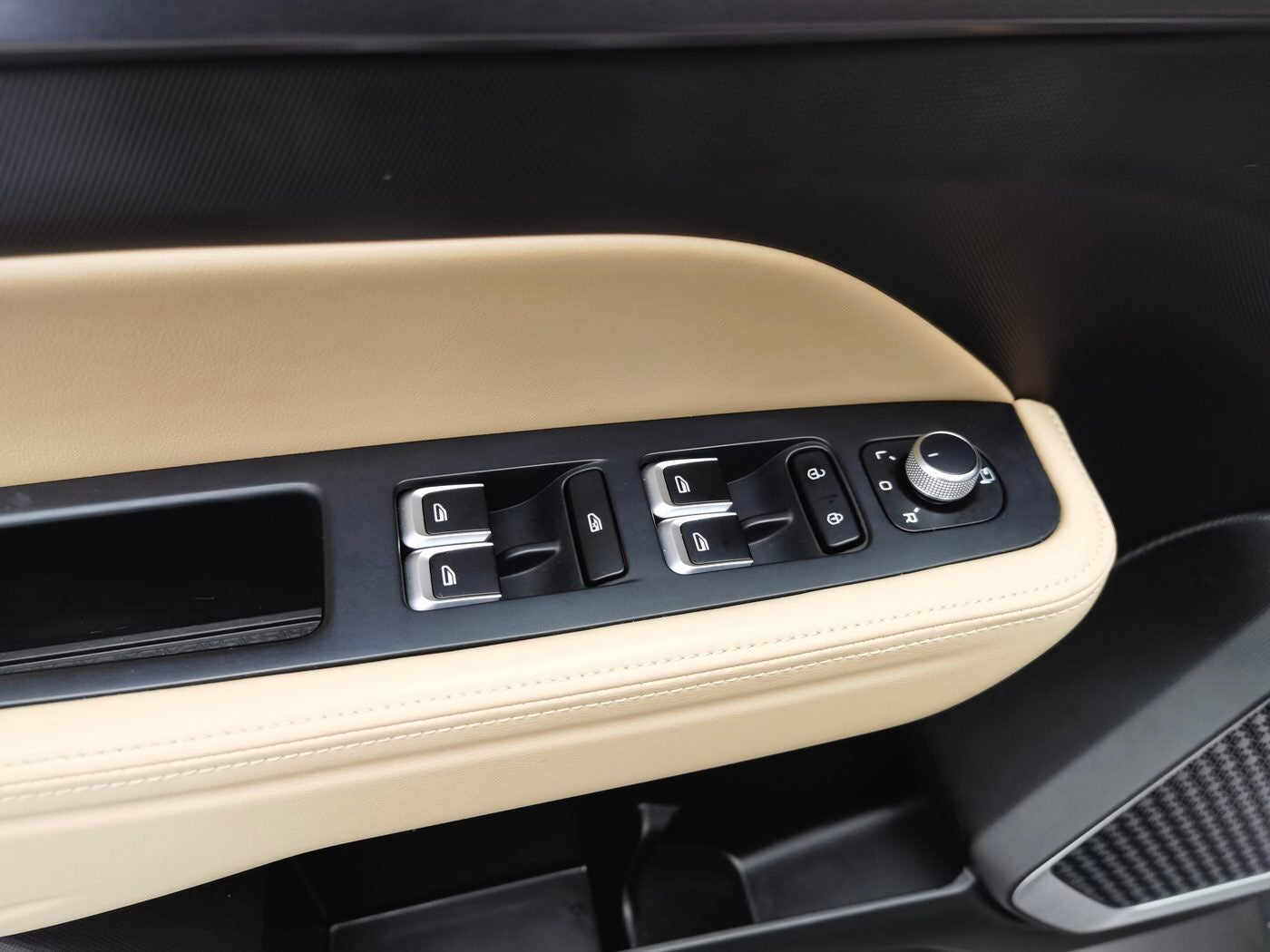 Used Geely ICON 2023 Model 1.5T Chocolate Mellow Edition dashboard view for China car export