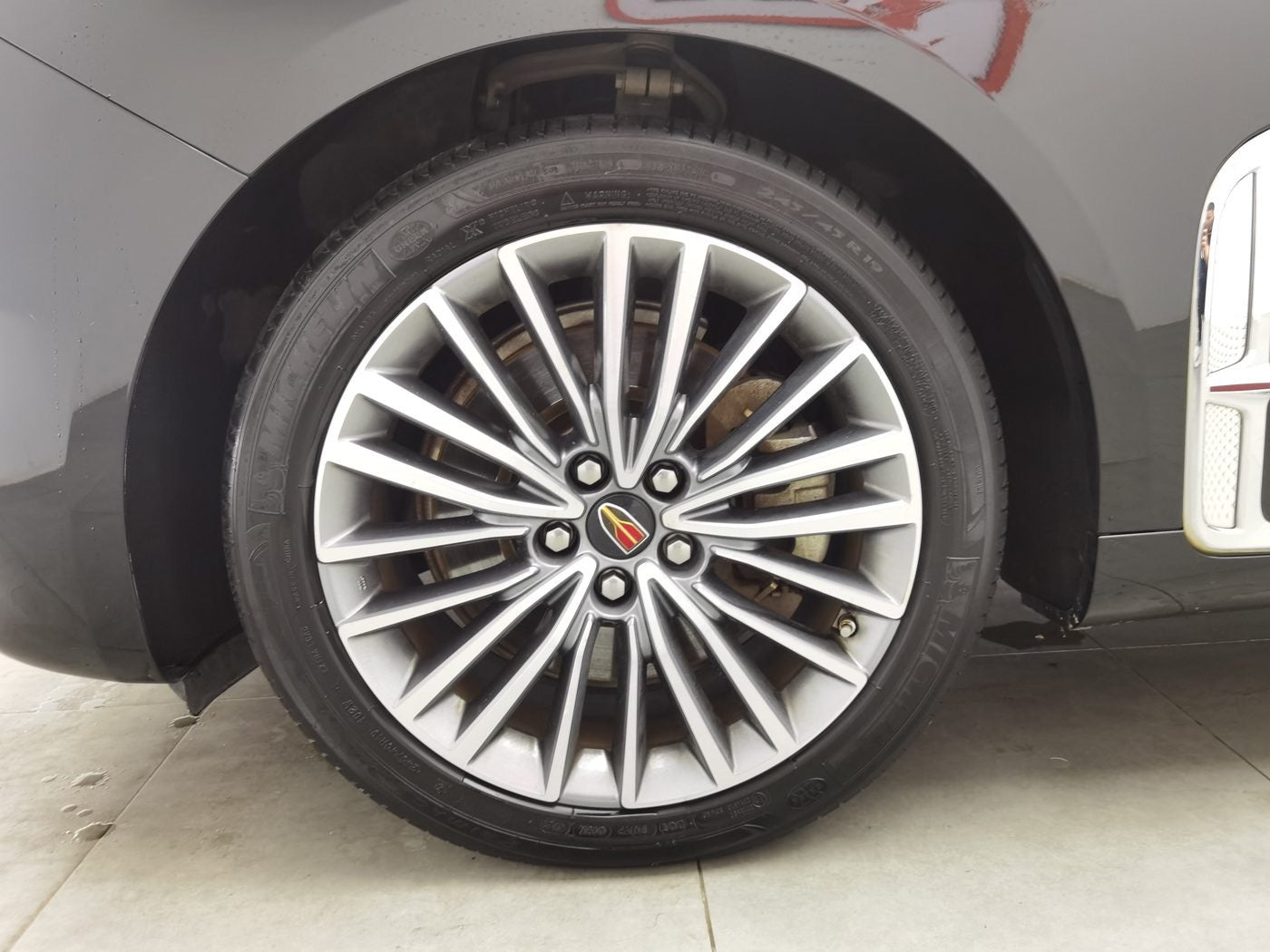 Used Hongqi 2022 H9 2.0T Intelligent Connected Flagship Enjoyment Edition side view for China car export