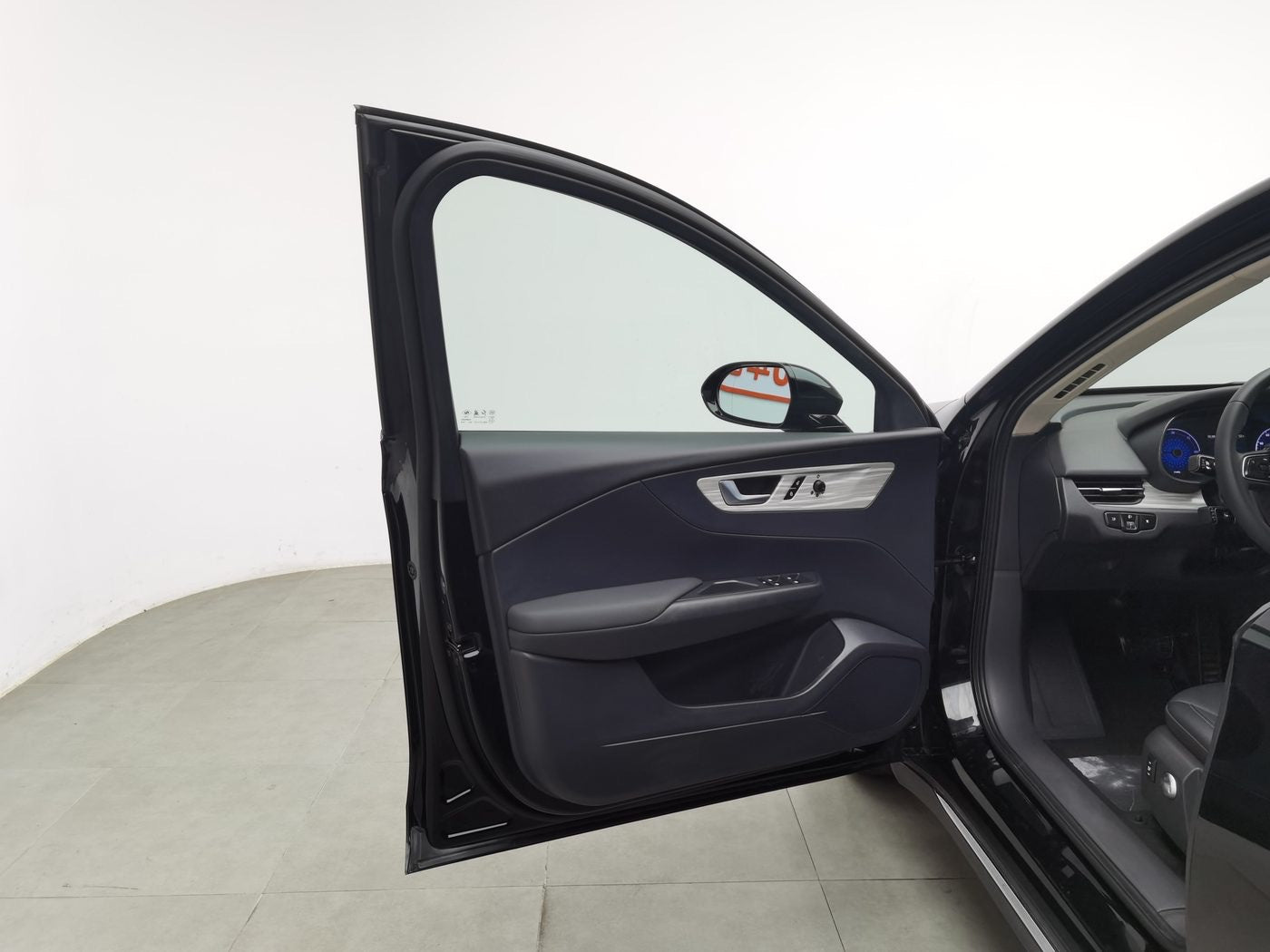 Used Hongqi E-QM5 2024 560km PLUS BEV Manufacturer rear view for China car export
