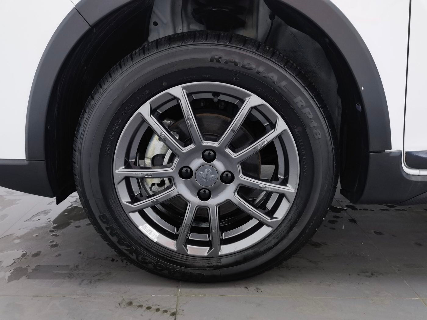 Used Geely Livan X3 PRO 2022 Model Year 1.5L CVT Xiaofeng side view for China car export