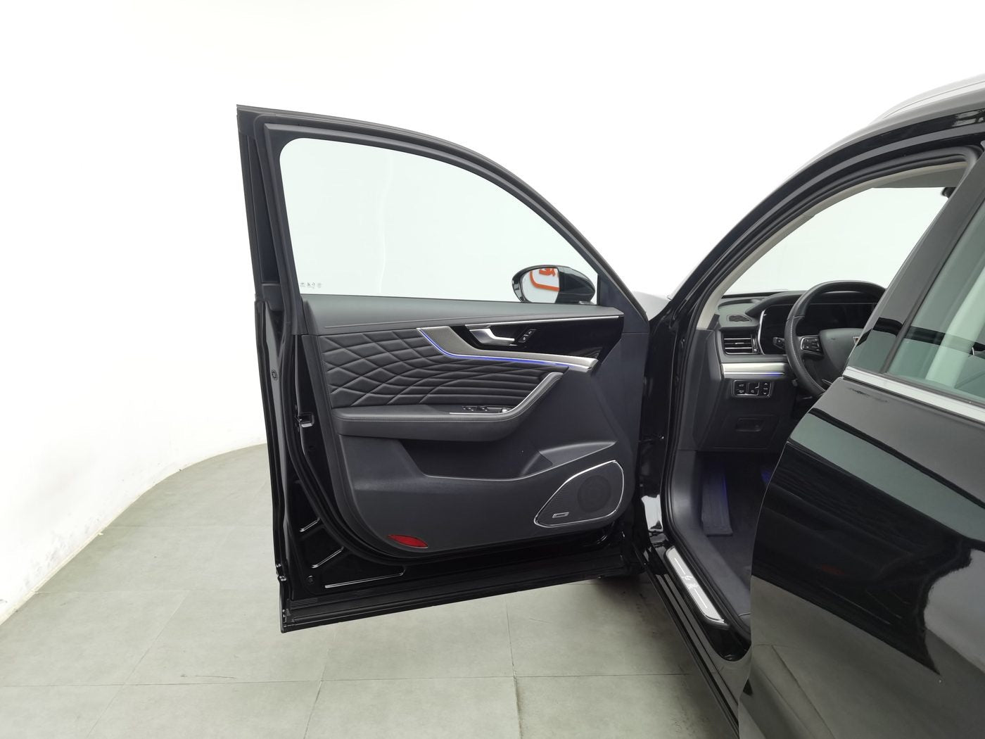 Used Hongqi 2022 HS5 2.0T Intelligent Connected Flagship Enjoyment Edition interior photo for China car export
