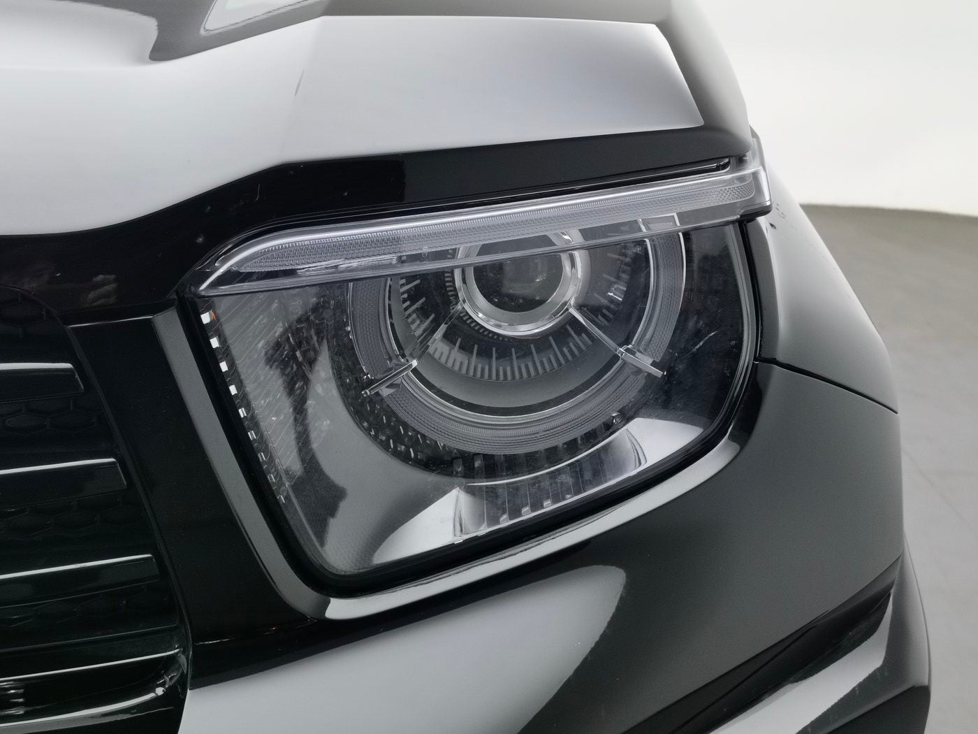 Used 2024 Tank 700 New Energy 3.0T Hi4-T Ultimate Edition Plug-in Hybrid front view for China car export