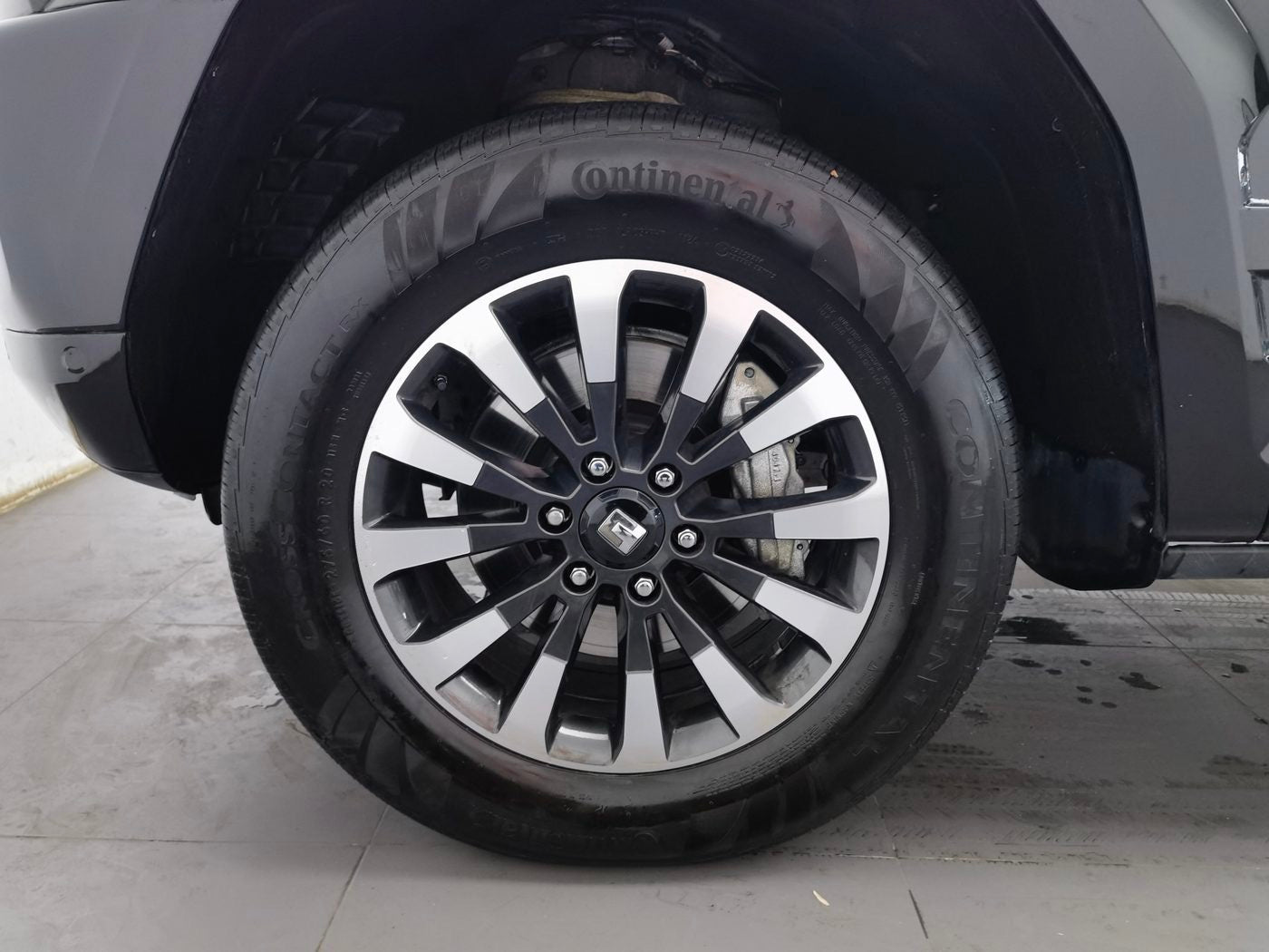 Used 2024 Tank 700 New Energy 3.0T Hi4-T Ultimate Edition Plug-in Hybrid side view for China car export