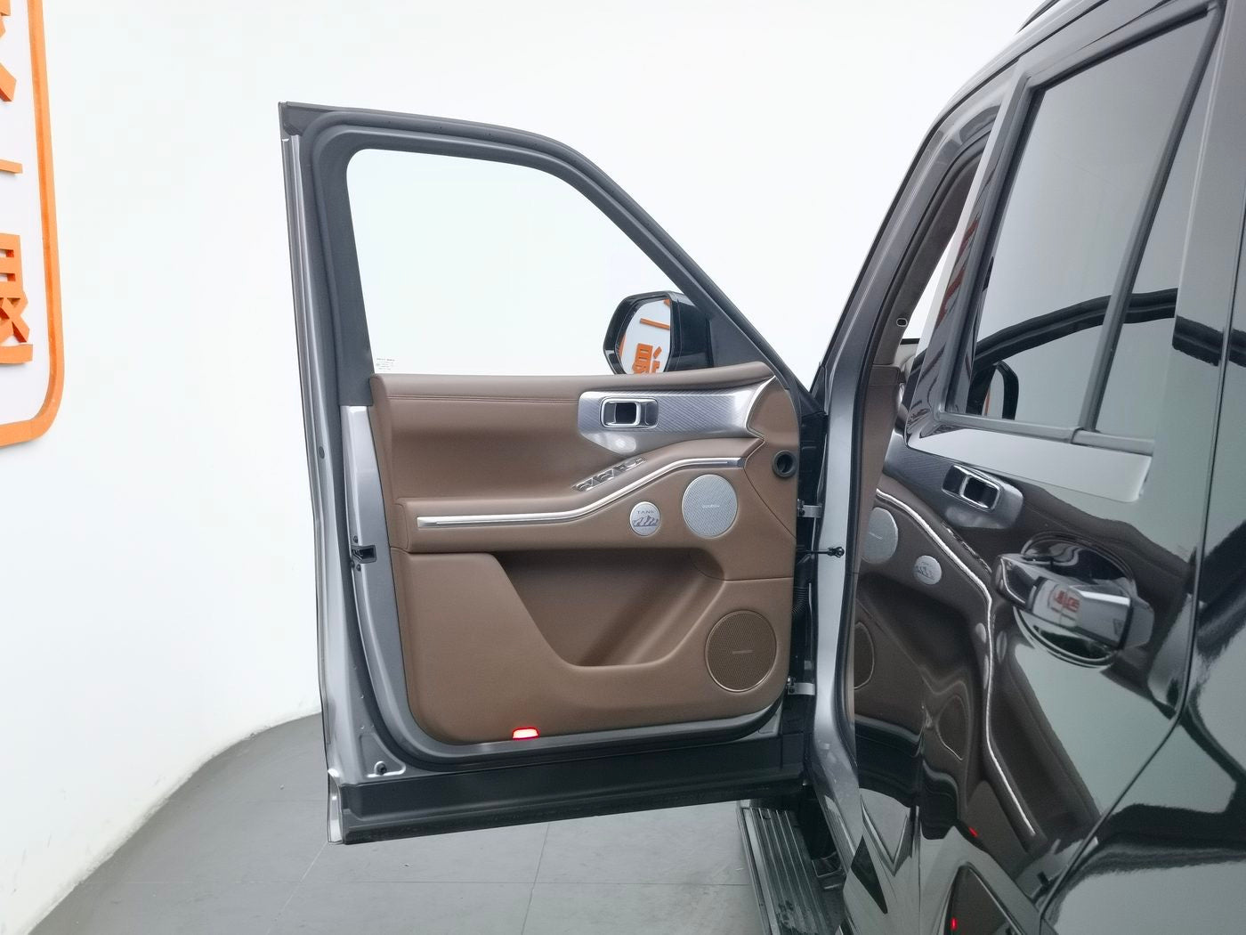 Used 2024 Tank 700 New Energy 3.0T Hi4-T Ultimate Edition Plug-in Hybrid rear view for China car export
