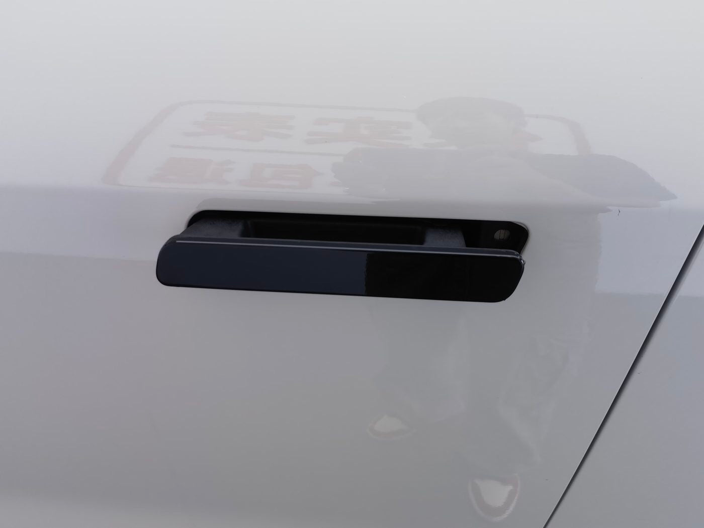 Used Voyah FREE 2021 Model 4WD Exclusive Luxury Package Battery Electric Vehicle EREV front view for China car export