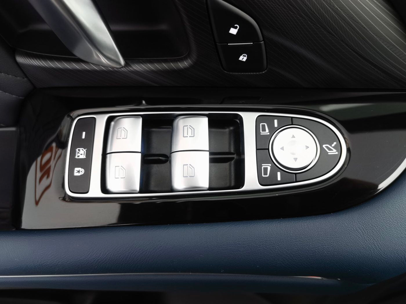 Used Voyah FREE 2021 Model 4WD Exclusive Luxury Package Battery Electric Vehicle EREV dashboard view for China car