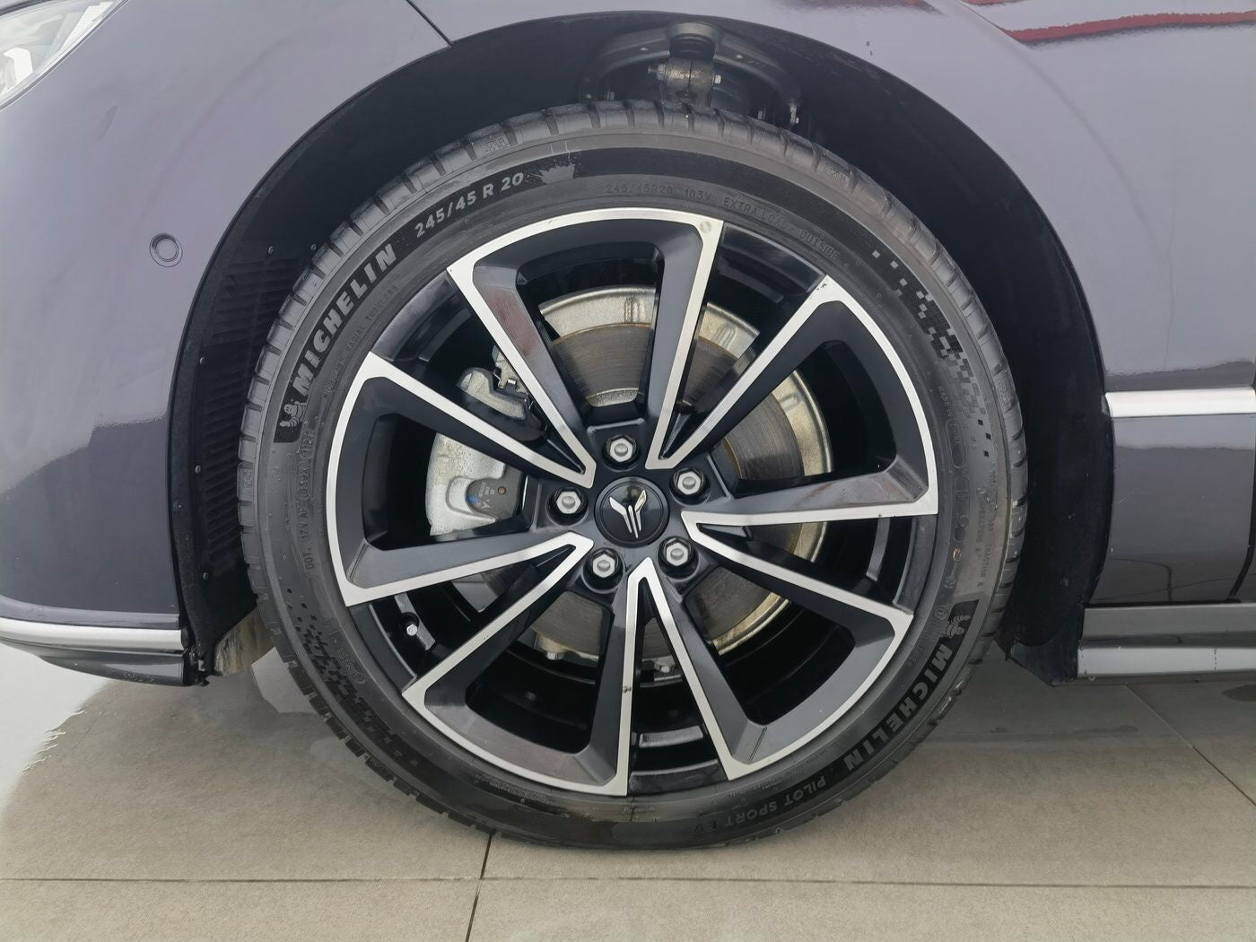 Used VOYAH Passion 2024 Model 1.5T PHEV Long-Range Flagship Edition 4WD PHEV front view for China car export
