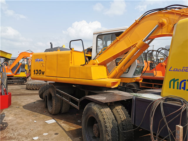 USED HYUNDAI  130W  WHEEL EXCAVATOR